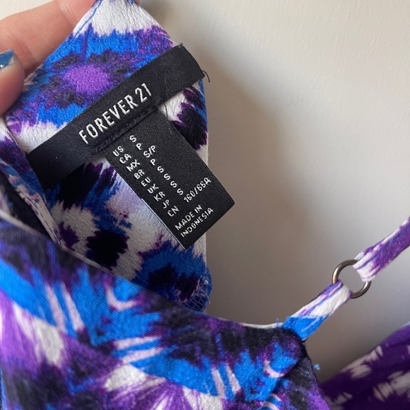 💙Buy 1 get 1 free💙 Forever 21 Purple and Blue Patterned Romper Small - Picture 4 of 4